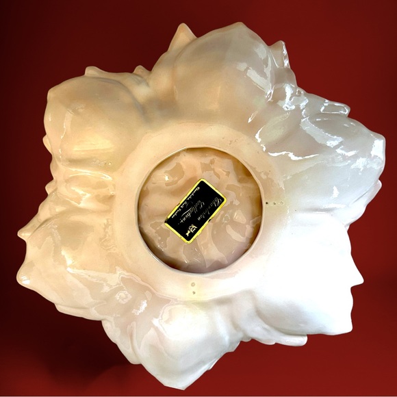 Large Chip & Dip Ceramic White Poinsettia w/Holly Leaf by Charleston S.Carolina - Picture 3 of 7